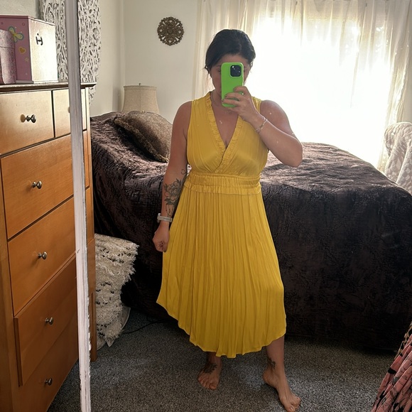 Yellow dress - Picture 4 of 6